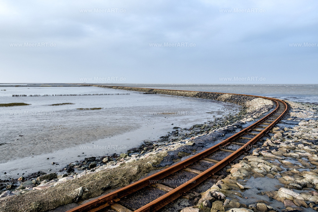 Lüttmoorsiel | Lüttmoorsiel mit der Halligbahn nach Nordstrandischmoor - Realisiert mit Pictrs.com