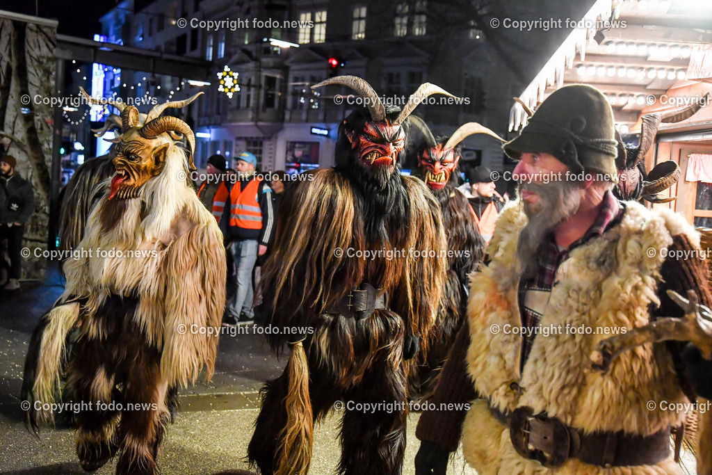 Perchten_ Christkindlmarkt Linz Volksgarten_ 14.12.2022-30 | 14.12.2022, Linz, AUT, Christkindlmarkt Volksgarten Linz, im Bild Perchtenlauf der Linzer Perchten 2022