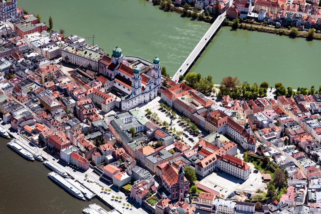 dr__0062374.jpg | PASSAU 09.05.2021 Altstadtbereich und Innenstadtzentrum der Drei-Flüsse-Stadt in Passau im Bundesland Bayern, Deutschland. // Old Town area and city center of Drei-Fluesse-Stadt in Passau in the state Bavaria, Germany. Foto: Daniel Reiter