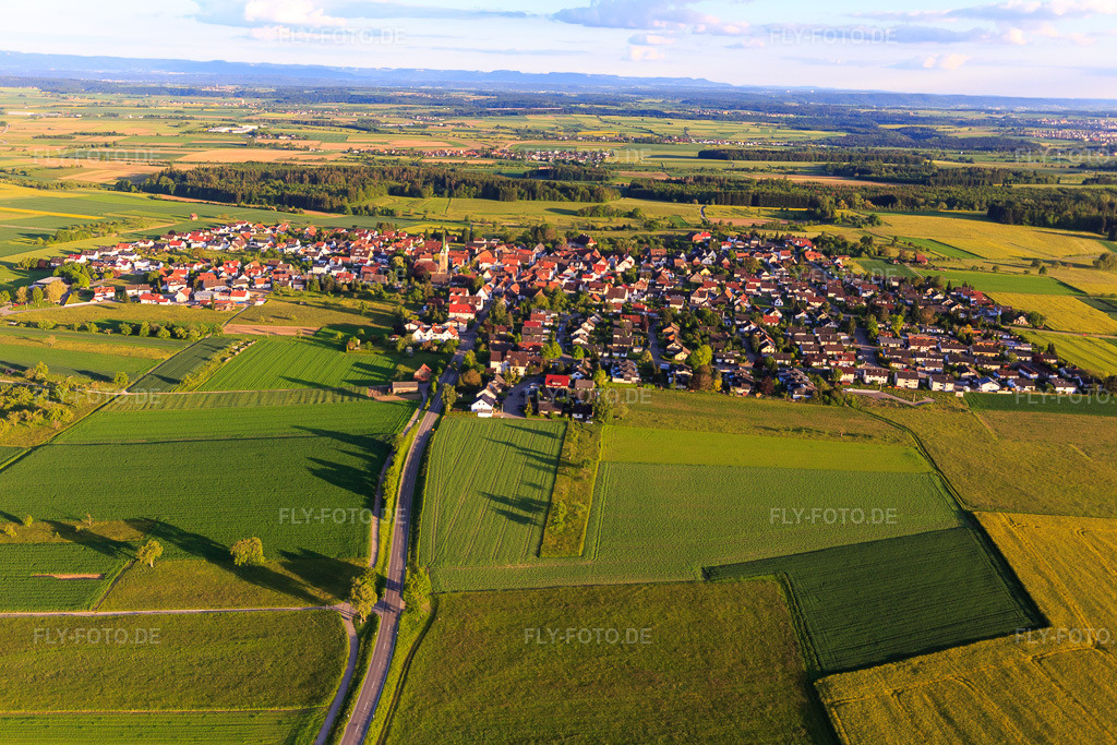 Luftbild: Ortsansicht aus Norden im Ortsteil Vollmaringen in Nagold im Bundesland Baden-Württemberg in Deutschland. Foto: IMG_114838.jpg vom 31.05.2019 durch Werner Riehm/FLY-FOTO.de