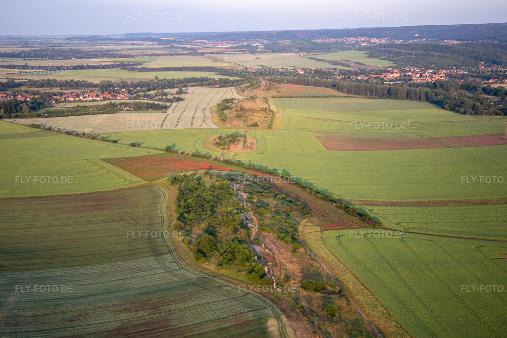 Luftbild: Warnstedter Teufelsmauer von Westen in Thale im Bundesland Sachsen-Anhalt in Deutschland. Foto: IMG_136539.jpg vom 17.06.2023 durch Werner Riehm/FLY-FOTO.de