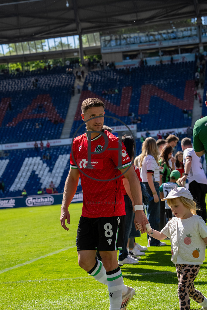 Hannover 96 vs SpVgg Fürth – 2. Bundesliga – 11.05.2025 | Szene aus dem 2. Bundesliga-Spiel des 33. Spieltags zwischen Hannover 96 und der SpVgg Früth am 11 Mai 2025 in der Heinz von Heiden Arena in Hannover. Endstand: 1:1. Fotografiert von Philipp Heist. - Realisiert mit Pictrs.com