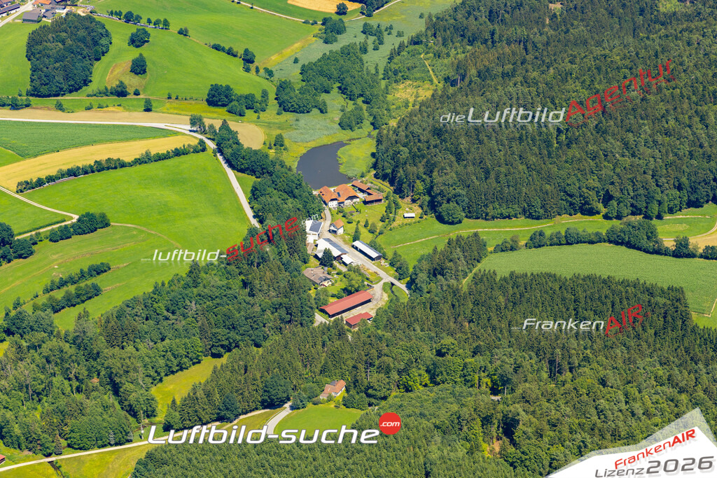 Aktuelles Luftbild von Kollnberg Fürstenstein - Die Luftaufnahme wurde 2022 mittels UL-Flugzeug erstellt ( keine Drohne ) - hochauflösende Kamera-Systeme von  Canon -Beste Qualität - Für grossformatige Ausdrucke geeignet. Die Geschenkidee !