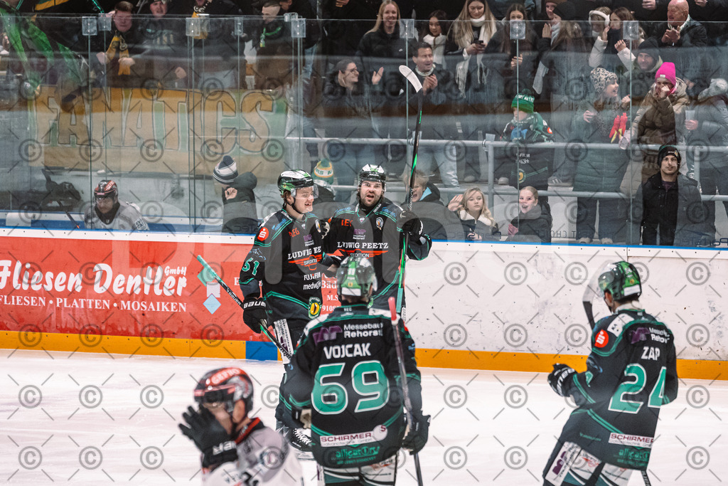 Alligators_vs_Memmingen_05_12_2025-070 | Höchstadt Alligators Fotogalerie: Eishockey-Action aus Franken. Professionelle Spielfotos, Portraits & Stadionbilder zum Download. Jetzt entdecken! - Realisiert mit Pictrs.com