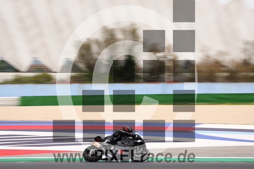 0085-20260402_02657 | Schöne Erinnerungen an spannende Momente - das festzuhalten ist unser Job. PIXELrace.de ist seit 2003 auf den Rennstrecken Europas unterwegs um die Action draußen beim Fahren und die wunderbare Stimmung imm Fahrerlager für euch einzufangen.