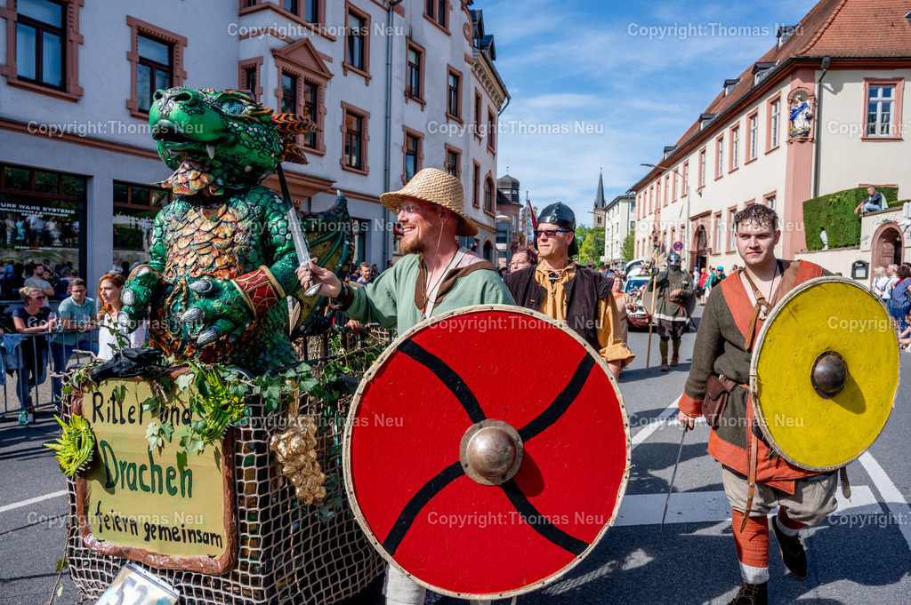 31_Winzerfestumzug-Bensheim | bbe, Bensheim, Winzerfestunmzug 2025, Sterntaler Kinderträume -Drachenberge ,, Bild: Thomas Neu