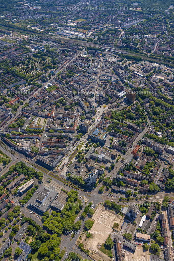 Gelsenkirchen250505652 | Luftbild, City Innenstadt mit Ebertstraße, Hans-Sachs-Haus und Heinrich-König-Platz, Hbf Hauptbahnhof Bahngleise mit Bahnhofstraße und Ringstraße, Fußgängerzone, Altstadt, Gelsenkirchen, Ruhrgebiet, Nordrhein-Westfalen, Deutschland