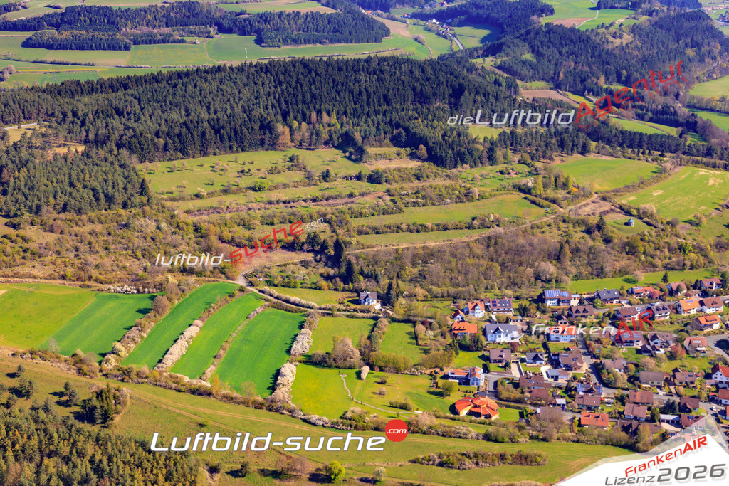 Die Luftaufnahme der Stadt Marktrodach wurde 2017 vom Flugzeug heraus erstellt ( keine Drohne )- hohe Auflösung für beste Qualität