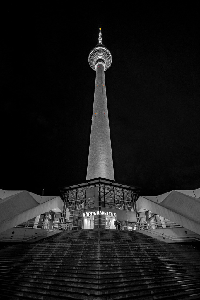 Der Fernsehturm | Ich bin ein Fotograf aus Berlin und fotografiere aus Spaß an der Freude :) Meinen Motiven setze ich keine thematischen Grenzen. Somit bin ich beispielsweise in der Tierfotografie, Landschaftsfotografie, Sportfotografie sowie Streetphotography anzutreffen.