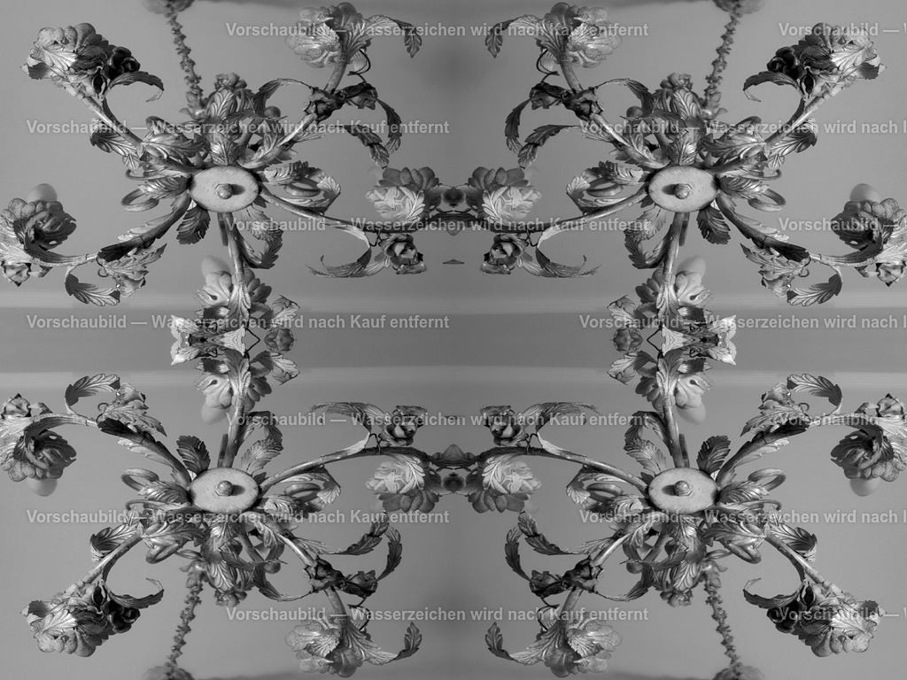vier-kronleuchter | online Fotogalerie mit schwarz-weiß Fotografien und Shop für zeitlose  Poster und Leinwände in stilvollem schwarz weiß  - Realisiert mit Pictrs.com