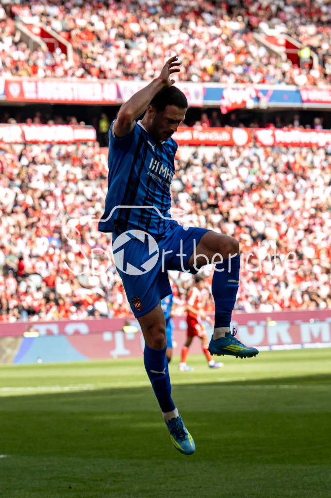 FC Bayern München - 1. FC Heidenheim | MUNICH, GERMANY - 02. MAI: Jubel der Gäste nach dem Treffer zum 0-1 durch Budu ZIVZIVADZE (1. FC Heidenheim 11) während dem Bundesligamatch zwischen dem FC Bayern München und dem 1. FC Heidenheim am 32. Spieltag in der Allianz Arena / DFL REGULATIONS PROHIBIT ANY USE OF PHOTOGRAPHS AS IMAGE SEQUENCES AND/OR QUASI-VIDEO