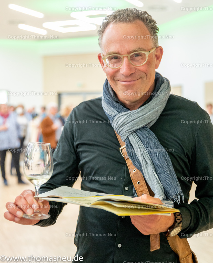 DSC_7956 | Der Bergsträßer Weintreff ist traditionell die Auftaktveranstaltung für den Bergsträßer Weinfrühling. Alljährlich April  bietet der Weintreff im Bürgerhaus Bensheim die einmalige Gelegenheit, fast 170 Bergsträßer Weine, Seccos und Sekte von 19 Weinbaubetrieben an einem Ort zu probieren. Nahezu alle Bergsträßer Betriebe sind vertreten und bieten ihre Spezialitäten an. Bild: Thomas Neu