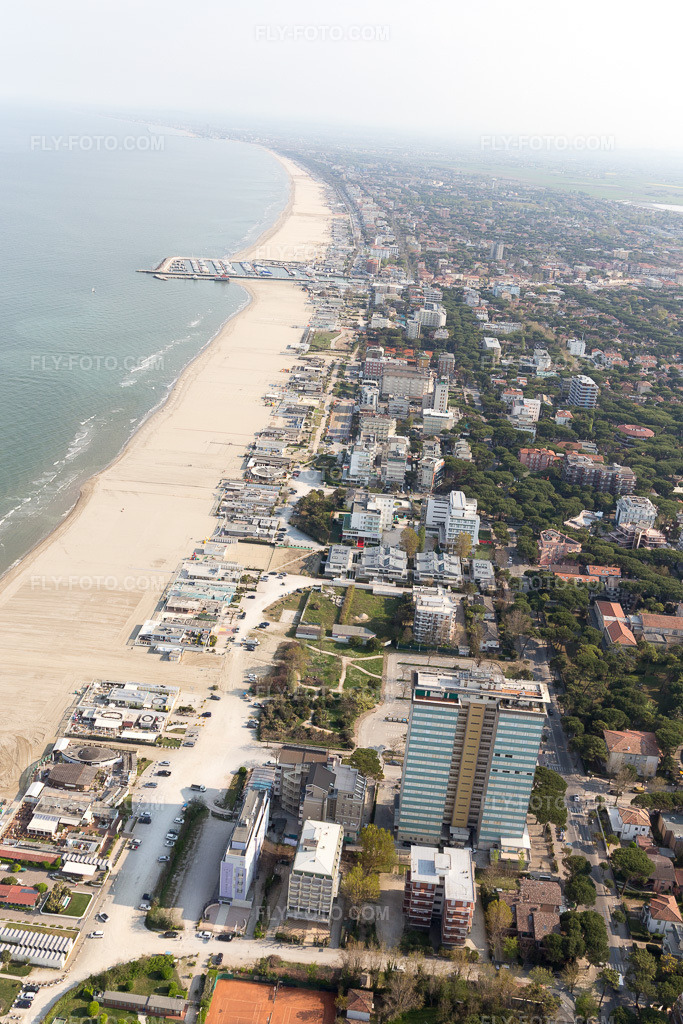 Aerial view: View of the town in Milano Marittima in the state Emilia Romagna, Italy.Photo: IMG_098364.jpg taken on 04/05/2017 by Werner Riehm/FLY-FOTO.comResolution of the original: 3648 x 5472 px