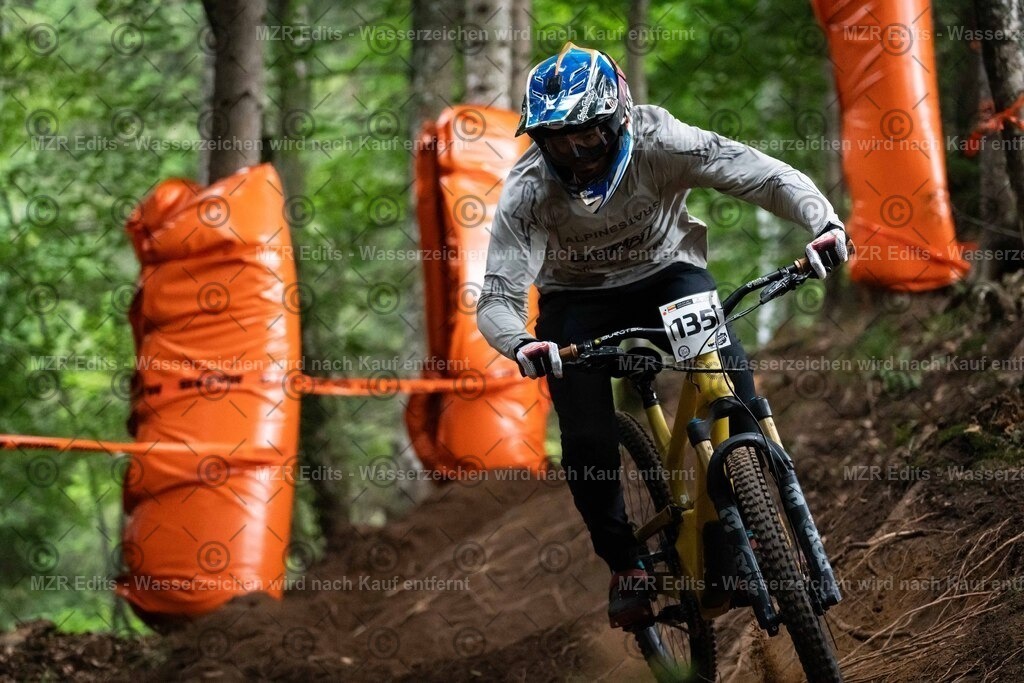 x-321 | mzredits - Realisiert mit Pictrs.com