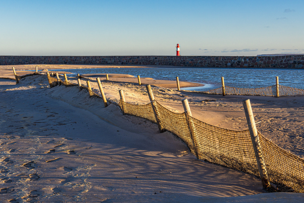Strand und Mole an der Küste der Ostsee in Warnemünde | Strand und Mole an der Küste der Ostsee in Warnemünde.