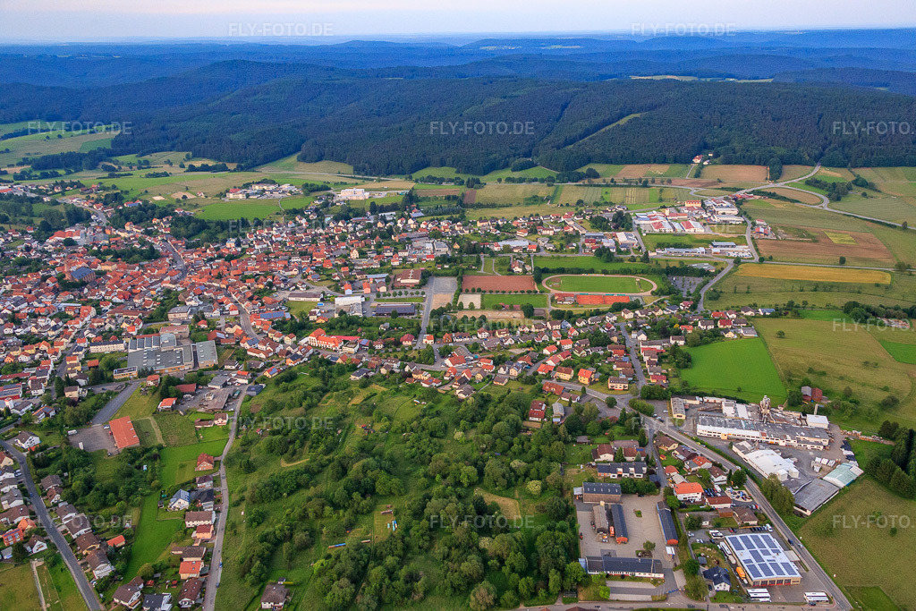 Luftbild: Hirschhorner Straße mit Sauter Omnibusreisen und Braun & Wettberg Feinbürstenmanufaktur GmbH Neckartal-Odenwald im Ortsteil Beerfelden in Oberzent im Bundesland Hessen in Deutschland.Foto: IMG_089531.jpg vom 10.06.2016 durch Werner Riehm/FLY-FOTO.deOmnibusreisen Neckartal-OdenwaldFEINBUERSTEN.DE