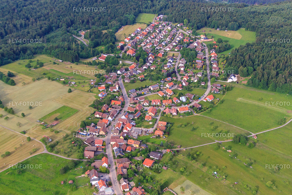Dorfansicht im Nordschwarzwald  aus Südwesten | Luftbild: Dorfansicht im Nordschwarzwald  aus Südwesten im Ortsteil Dennach in Neuenbürg im Bundesland Baden-Württemberg in Deutschland. Foto: IMG_66785.jpg vom 07.06.2014 durch Werner Riehm/FLY-FOTO.de - Realisiert mit Pictrs.com