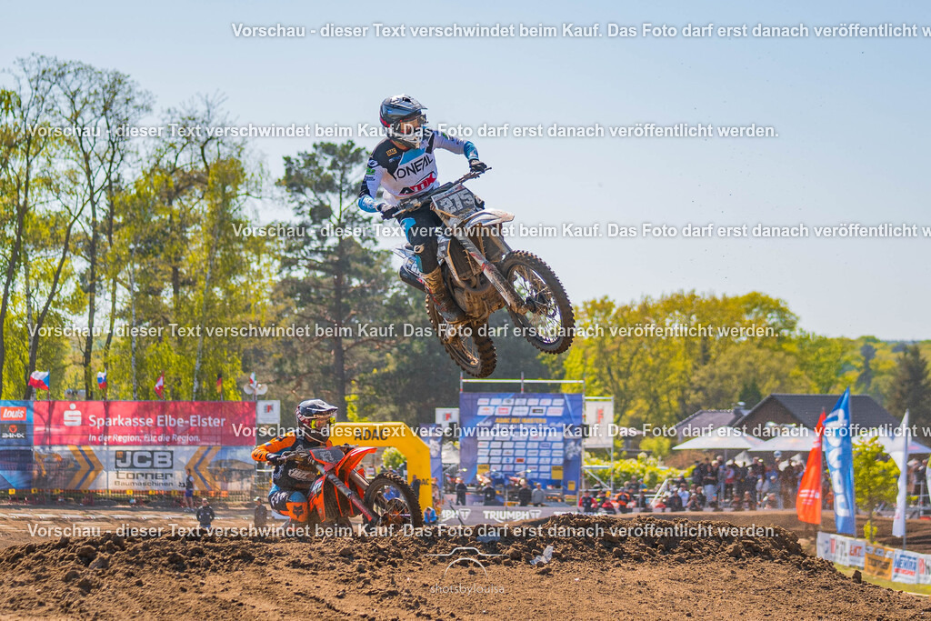 04_27_Masters-8356 | Sportfotografin aus Berlin-Brandenburg mit Fokus auf Motocross. Ich halte deine sportliche Leistung und echte Emotionen auf und neben der Strecke professionell fest. Entdecke die Fotos von deinem Rennen und bestelle sie direkt hier im Shop.