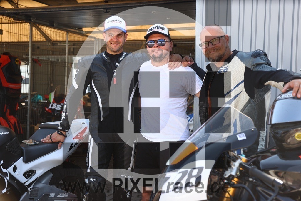 teams-20240905_04801 | Schöne Erinnerungen an spannende Momente - das festzuhalten ist unser Job. PIXELrace.de ist seit 2003 auf den Rennstrecken Europas unterwegs um die Action draußen beim Fahren und die wunderbare Stimmung imm Fahrerlager für euch einzufangen.