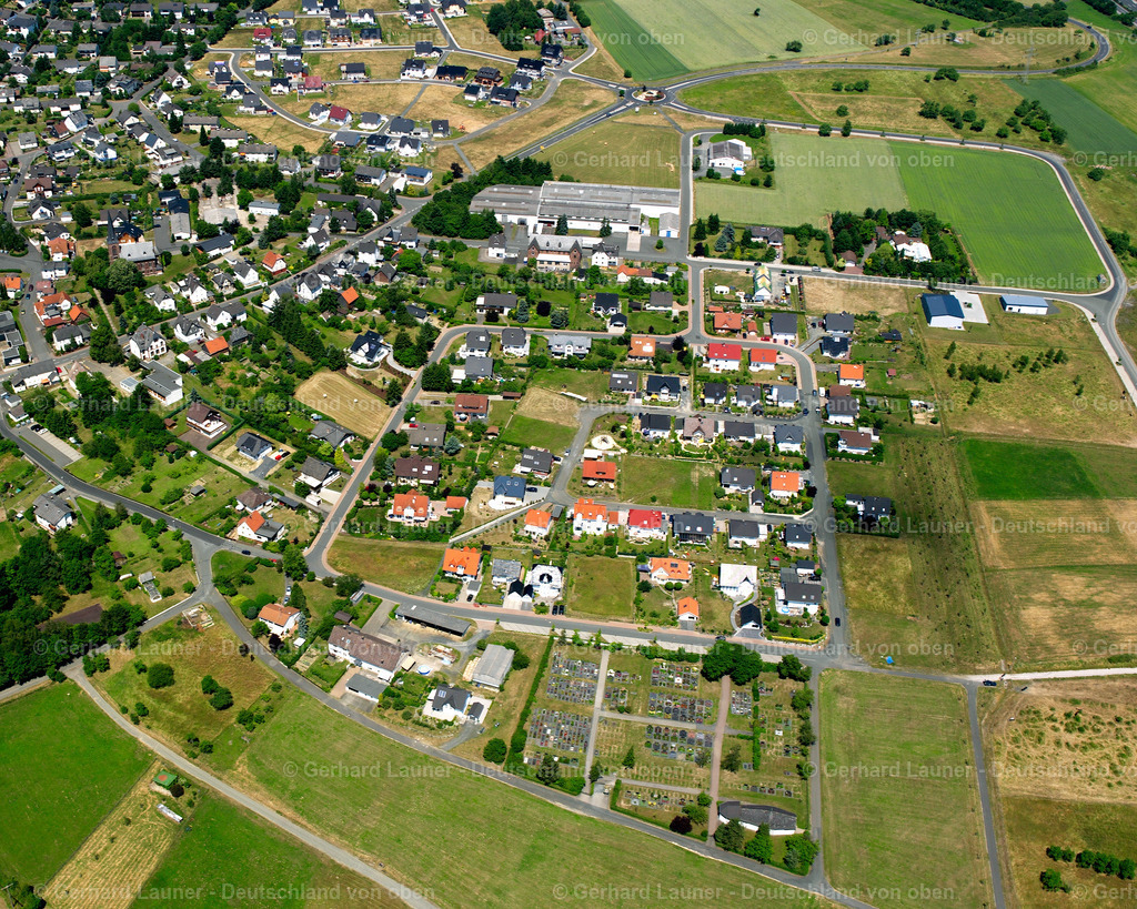 2610691 | FLEISBACH 09.06.2006 Wohngebiet einer Einfamilienhaus- Siedlung  in Fleisbach im Bundesland Hessen, Deutschland // Single-family residential area of settlement  in Fleisbach in the state Hesse, Germany Foto: Gerhard Launer