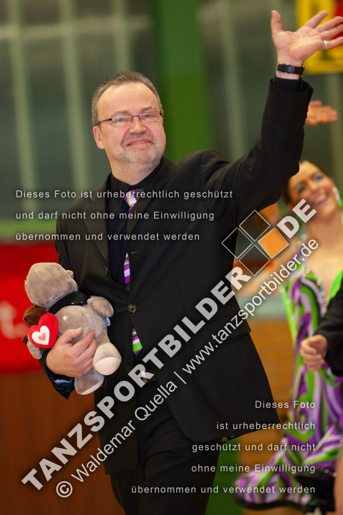 20090124-10002 | Hier finden Sie Tanz Bilder vom Latein und Standard Formationen tanzen. Sportbilder vom Tanzsport. Schöne Fotos und von Weltmeisterschaft, Europameisterschaft, Bundesliga, Regionalliga, Oberliga und Landesliga sowie von GOC Stuttgart, DanceComp, WM Bremen