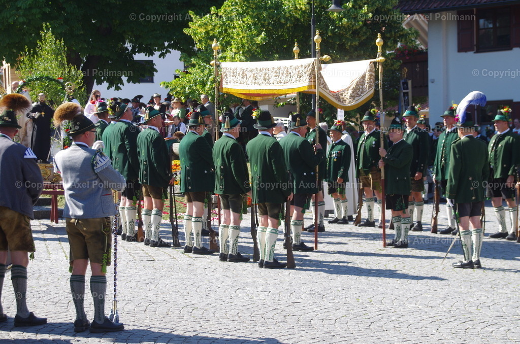 IMGP5434 | fotografiert von Axel PollmannLeonhardi Wallfahrt Benediktbeuern und Murnau, Fronleichnam, Fasching, Landschaft im Loisachtal und Benediktbeuern  - Realisiert mit Pictrs.com