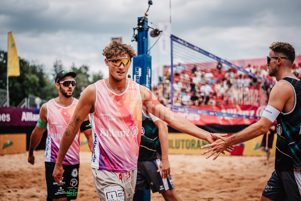 Beachvolleyball | Männer | Allianz German Beach Tour 2025 | Tourstop München | 04.07.2025 | v.l. Kim Huber, Hennes Nissen und Jonas Sagstetter