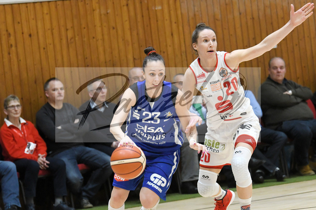 20200126_PANHAL_0093 | Basketball, Frauen: Snezana Aleksic (GISA LIONS SV Halle) und Kata Takacs (GiroLive-Panthers Osnabrück) im Zweikampf beim Spiel der Toyota DBBL zwischen GiroLive-Panthers Osnabrück vs. GISA LIONS SV Halle am 26.01.2020 im Panthers Dome in Osnabrück, Deutschland.(Foto von Nico Paetzel) - Realisiert mit Pictrs.com