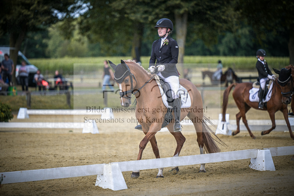 DOS_0219 | Entdecke hochwertige Reitturnierfotos von Foto Oger. Professionell, emotional und authentisch – jetzt Lieblingsmomente im Shop bestellen.Deutschlandweite Turnierfotografie. - Realisiert mit Pictrs.com