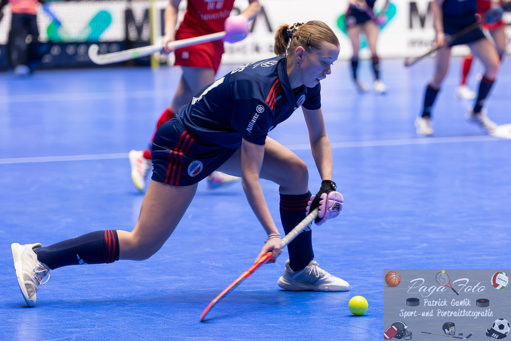 Volvo E.R.B. Final 4 Finale Frauen: Berliner HC - Mannheimer HC, 26.01.2025 | Linda Bens (Mannheimer HC #24) am Ball, Berliner HC - Mannheimer HC, Frankfurt, Süwag Arena, 26.1.2025 - Realisiert mit Pictrs.com