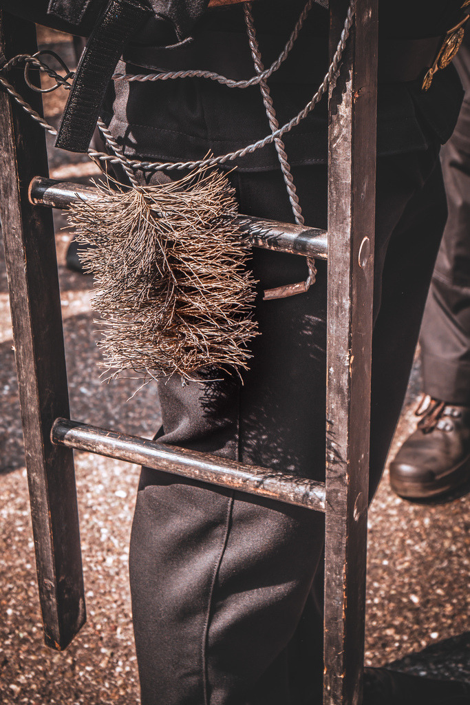 ESAF 2022, Pratteln | Kaminfeger beim ESAF 2022 am Umzug in Pratteln - Realisiert mit Pictrs.com