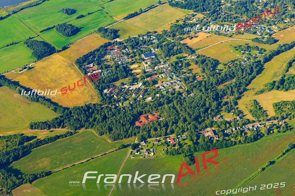 Luftbild der Stadt Pruchten - Die Luftaufnahme wurde 2025 vom UL-Flugzeug heraus erstellt ( keine Drohne ) - Hochauflösende Luftaufnahme - für professionelle Ausdrucke geeignet. Die Geschenkidee !Hier alle&nbsp;Infos zur Lizenzierung der LuftaufnahmeWir fliegen auch dieses Jahr wieder in Ihre Region um Luftbilder zu erstellen.- Luftbild anfragen