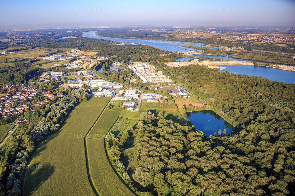 Luftbild: Industriegebiet Im Salmengrund mit Kieswerk Hermann Peter KG, Brunner GmbH und INTE-ROBA Bautechnik GmbH & Co. KG im Ortsteil Freistett in Rheinau im Bundesland Baden-Württemberg in Deutschland. Foto: IMG_093132.jpg vom 16.08.2016 durch Werner Riehm/FLY-FOTO.deWWW.HPF.DE