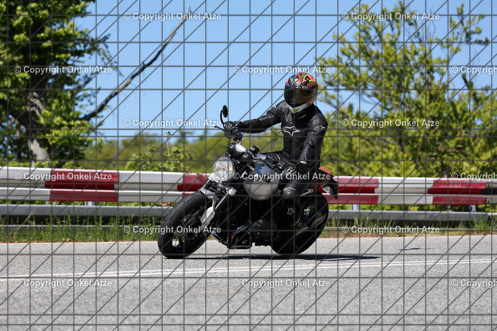 IMG_9882 | Fotograf am Kyffhäuser. Onkel Atze. Kyffhäuser Rennstrecke. Café36. Motorsportfotografie. - Realisiert mit Pictrs.com