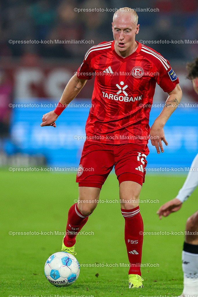 Due0911240109602156 | 09.11.2024, Fußball, Fortuna Düsseldorf - SC Paderborn 07, 2. Bundesliga, Merkur Spiel-Arena, Saison 2024 2025: Valgeir Lunddal Fridriksson (Fortuna Düsseldorf #12) DFB regulations prohibit any use of photographs as image sequences and or quasi-video.