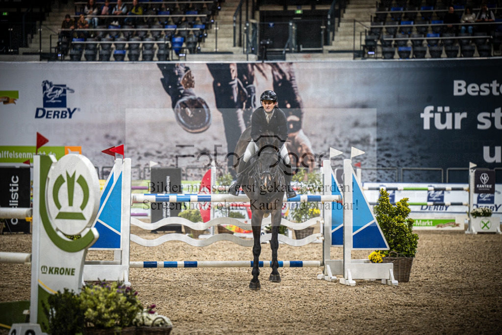 DOS_2725 | Entdecke hochwertige Reitturnierfotos von Foto Oger. Professionell, emotional und authentisch – jetzt Lieblingsmomente im Shop bestellen.Deutschlandweite Turnierfotografie. - Realisiert mit Pictrs.com