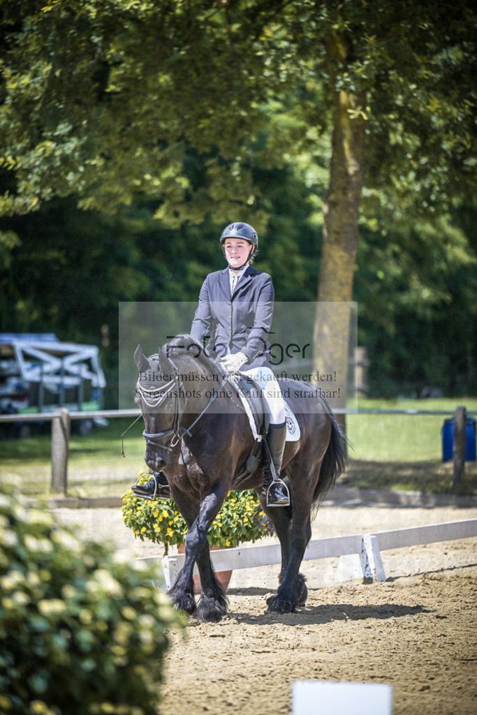 DOS_4529 | Entdecke hochwertige Reitturnierfotos von Foto Oger. Professionell, emotional und authentisch – jetzt Lieblingsmomente im Shop bestellen.Deutschlandweite Turnierfotografie. - Realisiert mit Pictrs.com