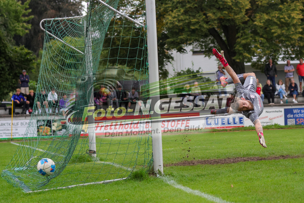 Bünder SV - VfL Holsen | Auf dem Bild zu sehen: grau VfL Holsen TW: Leon Quirin Bünder SV, VfL Holsen, Saison 26/27, Kreisliga A, Bünde, Deutschland - Realisiert mit Pictrs.com