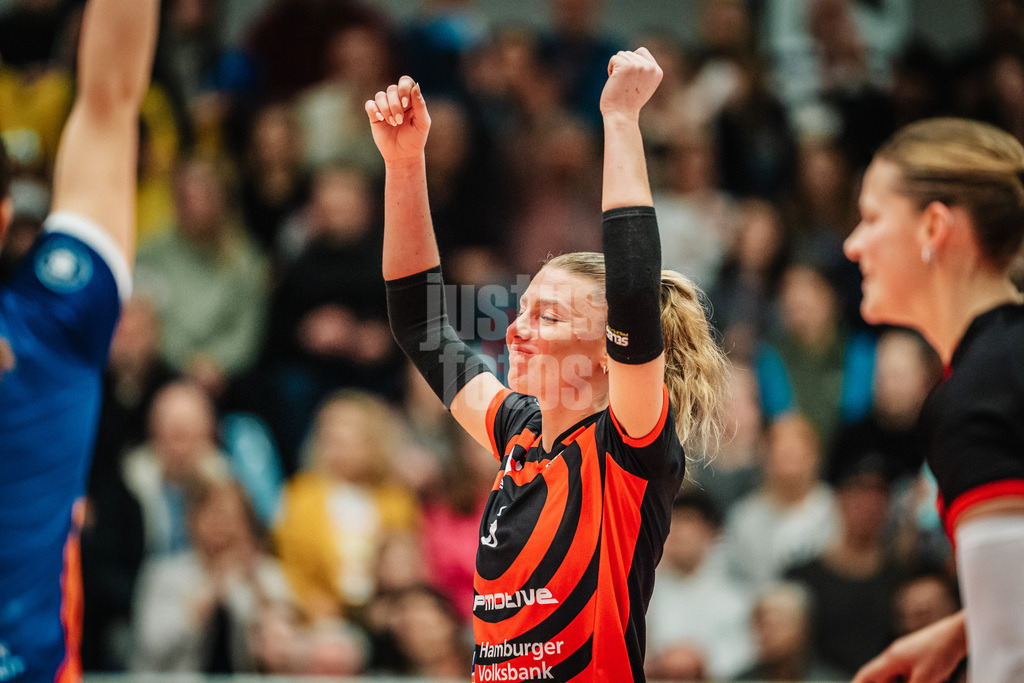 Volleyball | Frauen | Saison 2025/2026 | Volleyball Bundesliga | ETV Hamburger Volksbank Volleys vs. SSC Palmberg Schwerin | 17.01.2026 | Lina Köster (#3, ETV Hamburger Volksbank Volleys) jubelt