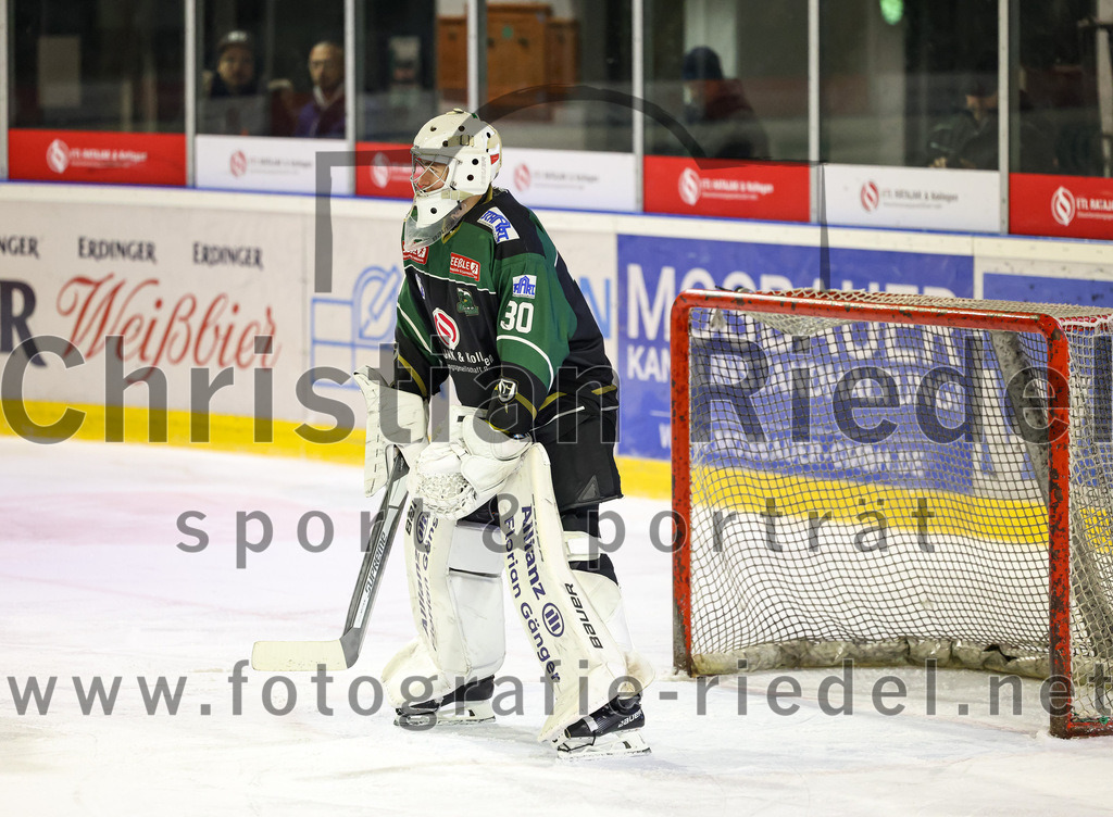2022-12-16_045_TSV_Erding_gegen_EC_Pfaffenhofen | Erding, Deutschland, 16.12.2022:
Eishockey, Bayernliga 2022 / 2023, 21. Spieltag, TSV Erding gegen EC Pfaffenhofen, Endergebnis: 14:1

Torwart Patrick Mayer (Erding Gladiators, #30)

Foto: Christian Riedel / fotografie-riedel.net