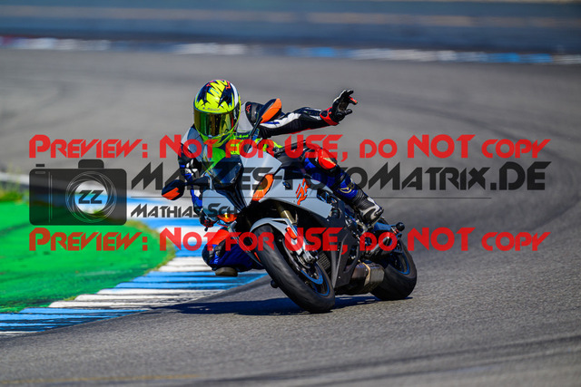 MaZZes_FotoMatrix_240520_6007705_9212 | INST