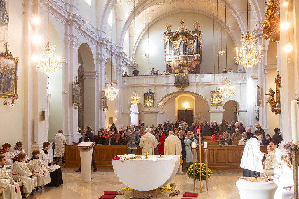 Festmesse-063 | Fotodoku der Festmesse anläßlich der Seligsprechung von Maria Theresia LEDOCHOWSKA 1975, zelebriert von Altbischof DDr. Klaus Küng und Pfarrer Mag. Zenon PAJAK in der Pfarrkirche Loosdorf. 