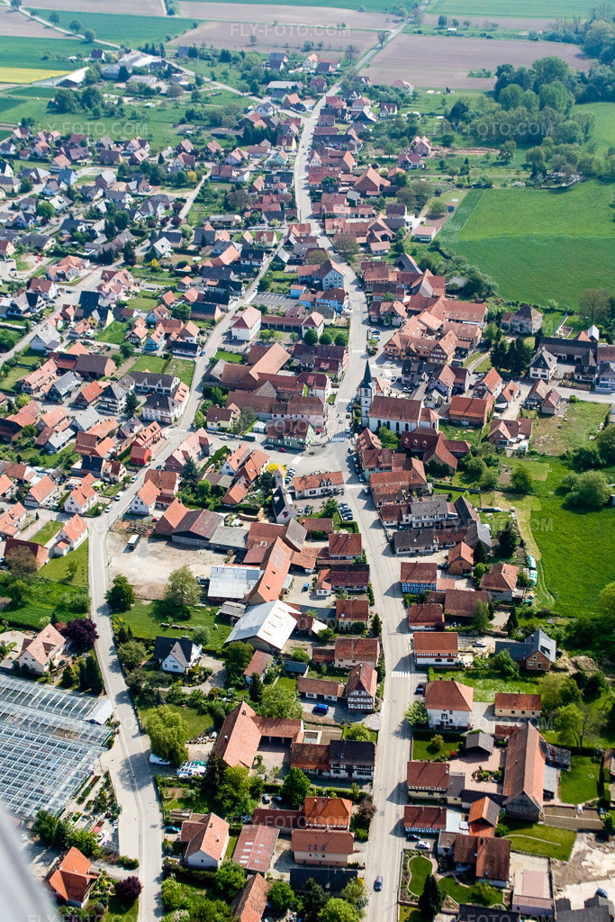 Aerial view: View of the town in Niederrœdern in the state Bas-Rhin, France.Photo: IMG_18122.jpg taken on 05/03/2009 by Werner Riehm/FLY-FOTO.comResolution of the original: 2633 x 3949 px