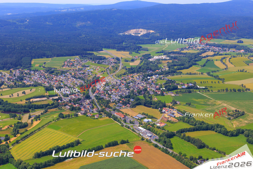 Die Luftaufnahme der Stadt Tröstau wurde vom UL-Flugzeug heraus erstellt ( keine Drohne )- hohe Auflösung für beste Qualität
