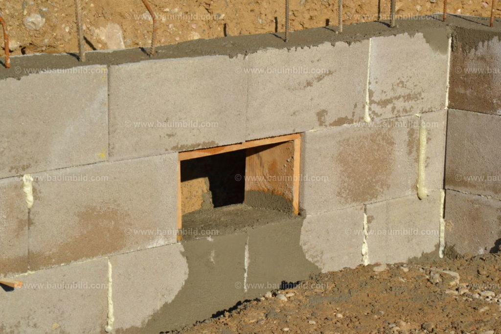 bib-lg07-mauerarbeiten-0099 | Nach LV-Leistungsgruppen sortierte Detailfotos über den Bau eines Hauses. Alle Hausbau-Bilder direkt vom Urheber und Autor der Website Haus-Selber-Bauen.com