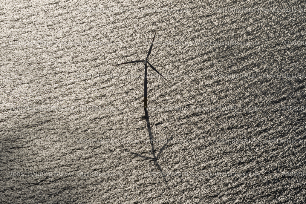 Zingst12082430OffShoreWindkraft | Windpark EnBW Baltic 1, Offshore-Windpark in der Ostsee vor der Küste Mecklenburg-Vorpommerns, nördlich der Halbinsel Fischland-Darß-Zingst, Windkraftanlage mit Schatten, Wolkenschatten,  Windkraftwerk, Windenergie , Darßer Ort, Ostsee, Mecklenburg-Vorpommern, Deutschland, Europa