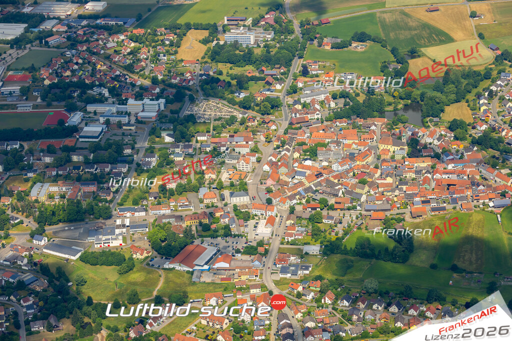 Das Luftbild zeigt :  Oberviechtach - Die Luftaufnahme wurde 2023 vom UL-Flugzeug aus erstellt ( keine Drohne ) - Hochauflösende Luftaufnahme - Für grossformatige Ausdrucke geeignet. Die Geschenkidee !Mit Lizenz und Bildrechte bestellbar