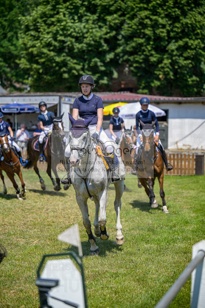 Reitturnier Voxtrup | Entdecke hochwertige Reitturnierfotos von Foto Oger. Professionell, emotional und authentisch – jetzt Lieblingsmomente im Shop bestellen.Deutschlandweite Turnierfotografie. - Realisiert mit Pictrs.com