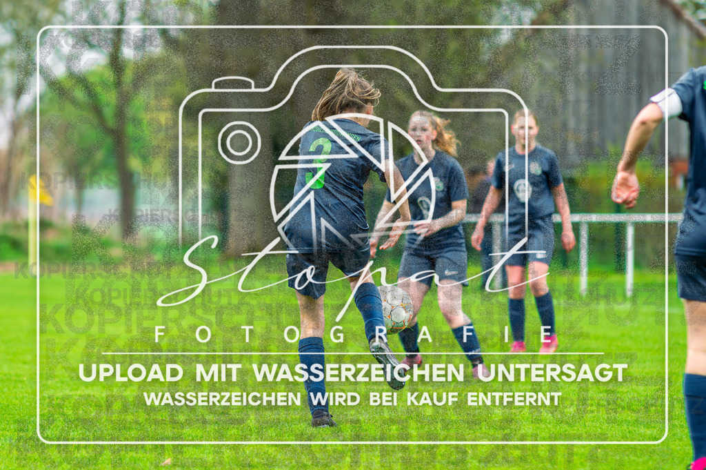 DZC_0102-Verbessert-RR | Meike Hoffmann (SG Wohlde/Sudwinsen 1 #03) beim Damen Kreispokal Halbfinale HK/CE zwischen SG Fulde und SG Wohlde/Sudwinsen im Fulder Zentralstadion, Fulde (Simon Paul Stopat) - Realisiert mit Pictrs.com