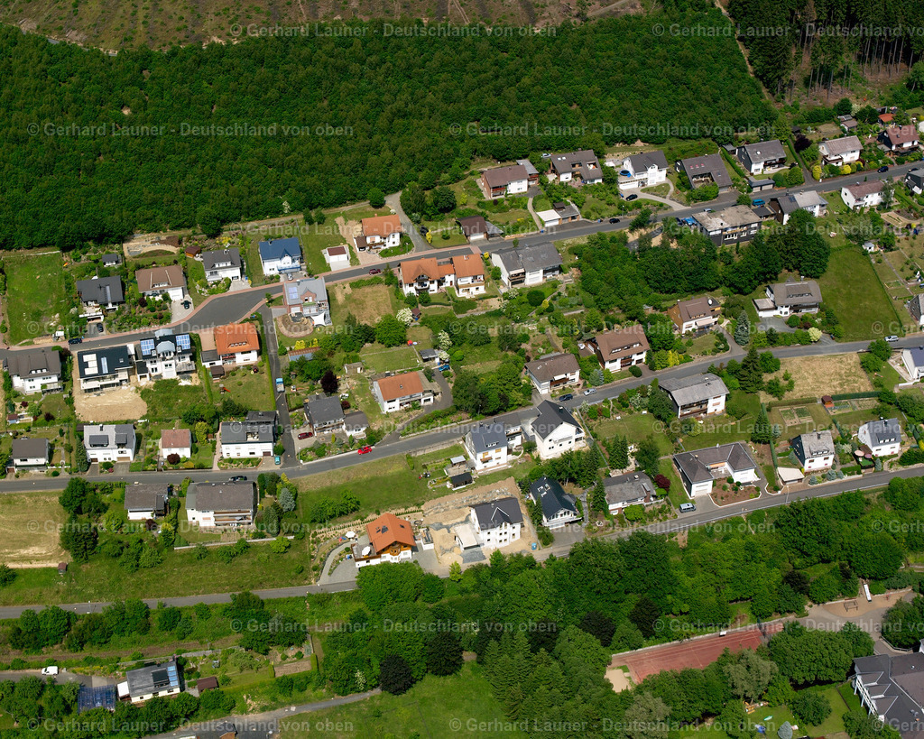 2611006 | EWERSBACH 09.06.2006 Wohngebiet einer Einfamilienhaus- Siedlung  in Ewersbach im Bundesland Hessen, Deutschland // Single-family residential area of settlement  in Ewersbach in the state Hesse, Germany Foto: Gerhard Launer